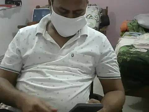 Snapshot of Famit025 chatting on February 9, 2026, 5:55 pm Famit025 online show from February 9, 2026, 5:55 pm