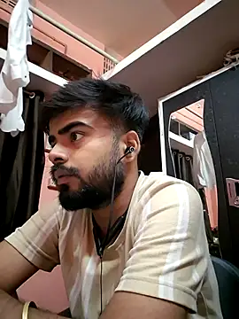 soniriyaa010101 online show from April 13, 2026, 8:02 pm