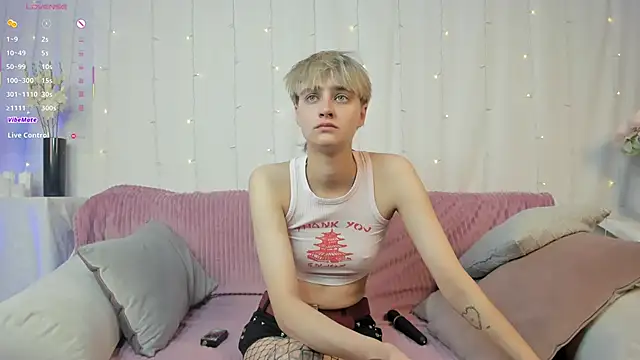 Snapshot of Astrellia chatting on October 11, 2025, 7:15 pm Astrellia online show from October 11, 2025, 7:15 pm