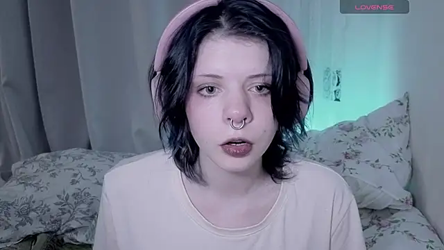 Snapshot of Alice_Zev chatting on July 13, 2026, 11:26 pm Alice Zev online show from July 13, 2026, 11:26 pm