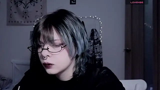 Alice Zev online show from December 17, 2025, 6:46 pm