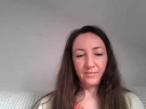 Valessya online show from May 3, 2026, 8:41 am
