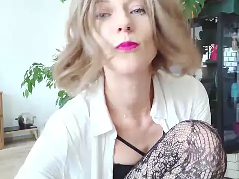 MadMadelin online show from October 3, 2025, 12:39 pm