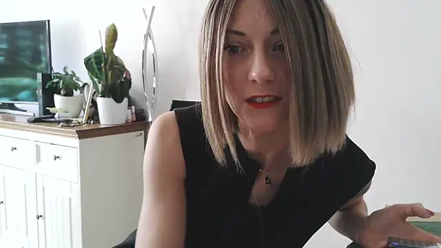 MadMadelin online show from November 13, 2025, 11:03 am