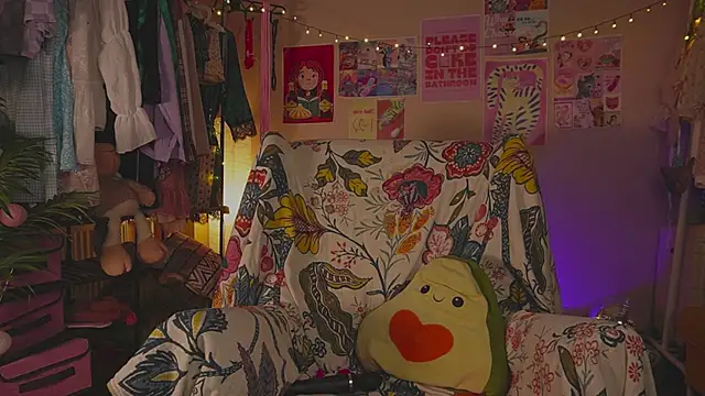 Snapshot of Charming_winky chatting on November 14, 2025, 3:05 pm Charming winky online show from November 14, 2025, 3:05 pm