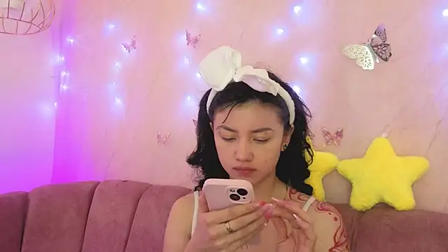 april bennett online show from December 20, 2025, 12:52 pm