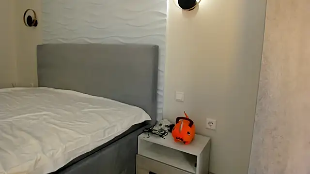 yanyaan online show from November 15, 2025, 3:10 am