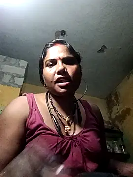 SweetKomal89 online show from October 28, 2025, 6:51 pm