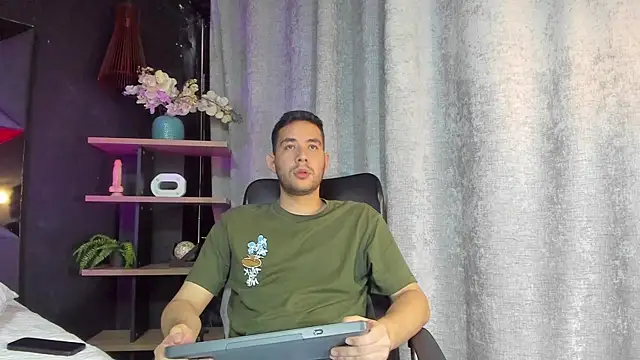 Snapshot of matti_de_lucaa chatting on September 10, 2025, 5:34 pm matti de lucaa online show from September 10, 2025, 5:34 pm