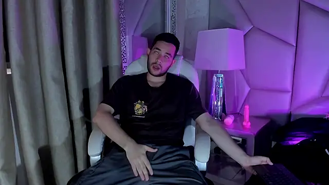 Snapshot of matti_de_lucaa chatting on September 17, 2025, 5:26 pm matti de lucaa online show from September 17, 2025, 5:26 pm