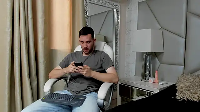 Snapshot of matti_de_lucaa chatting on October 9, 2025, 5:46 pm matti de lucaa online show from October 9, 2025, 5:46 pm