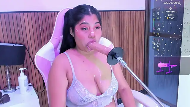 mysticlatina1 online show from November 4, 2025, 12:09 pm