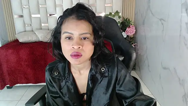 catalina5 s online show from March 11, 2026, 3:33 am