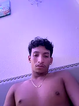 Snapshot of Elnegro2454 chatting on September 29, 2025, 10:04 pm Elnegro2454 online show from September 29, 2025, 10:04 pm