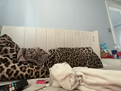 Snapshot of petitelucyXoxx chatting on July 19, 2026, 6:00 am petitelucyXoxx online show from July 19, 2026, 6:00 am