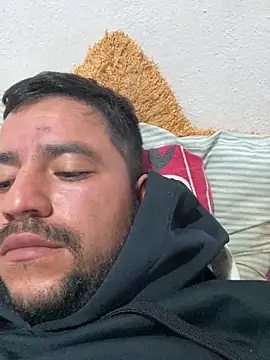 aalvaro98 online show from February 4, 2026, 8:37 pm