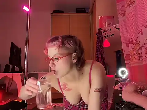 MystiqueRoxy online show from November 3, 2025, 12:49 am