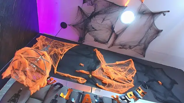 kissme luna online show from October 28, 2025, 7:13 pm