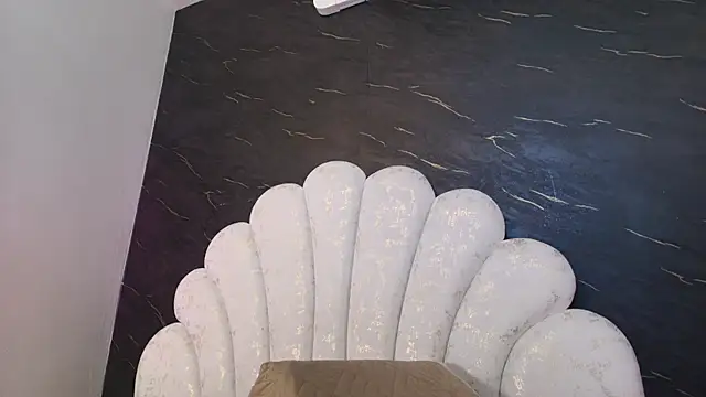 kissme luna online show from April 15, 2026, 7:07 pm