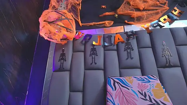 kissme luna online show from October 29, 2025, 7:13 pm