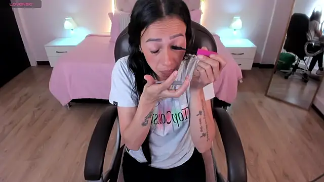 Mariam Lopez   online show from April 24, 2026, 3:08 am