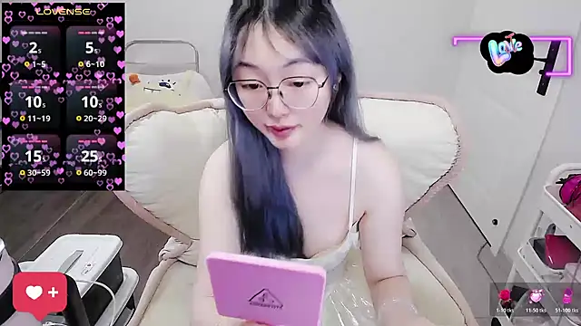 baby-yaya20 online show from December 19, 2025, 11:45 am