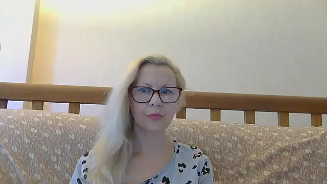 Snapshot of Olyris chatting on July 6, 2026, 6:43 pm Olyris online show from July 6, 2026, 6:43 pm