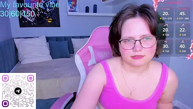 Snapshot of Mila__Cutee chatting on October 19, 2025, 1:36 pm Mila Cutee online show from October 19, 2025, 1:36 pm