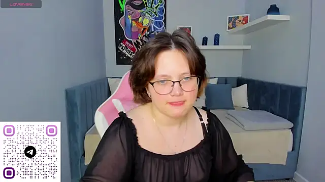Snapshot of Mila__Cutee chatting on October 19, 2025, 1:30 am Mila Cutee online show from October 19, 2025, 1:30 am