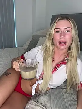 SexySaraxxoo online show from March 7, 2026, 9:05 am