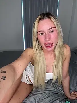 SexySaraxxoo online show from March 15, 2026, 11:50 am