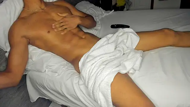 Snapshot of FitBoy_Cris chatting on September 16, 2025, 7:59 pm FitBoy Cris online show from September 16, 2025, 7:59 pm