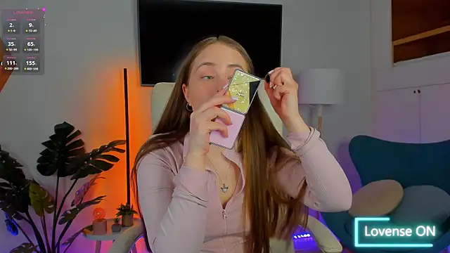 Sweet  Amily online show from April 18, 2026, 5:54 am