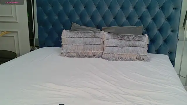 SunnyDane online show from December 3, 2025, 12:48 pm