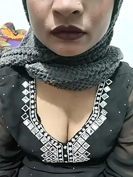 Itz Mayra  online show from February 9, 2026, 10:57 am