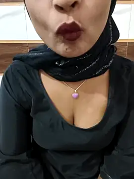 Itz Mayra  online show from November 8, 2025, 5:55 am