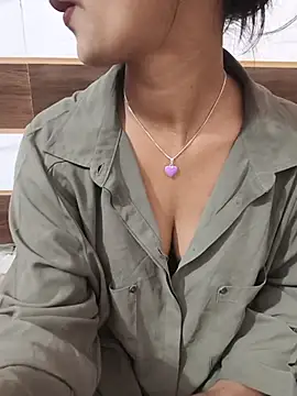 Itz Mayra  online show from November 9, 2025, 6:50 am