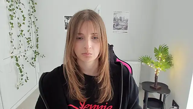 NeyliDream online show from April 18, 2026, 1:13 pm