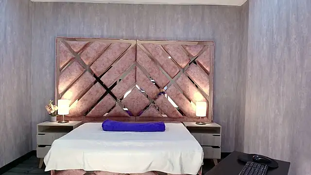 ANABELL BROWN online show from November 25, 2025, 7:47 pm