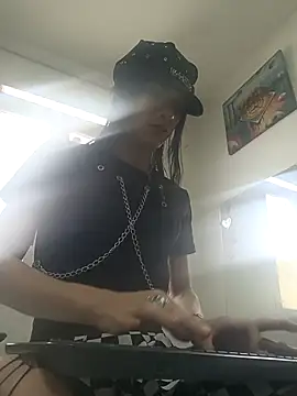 Charlotte Landry   online show from November 23, 2025, 6:51 pm