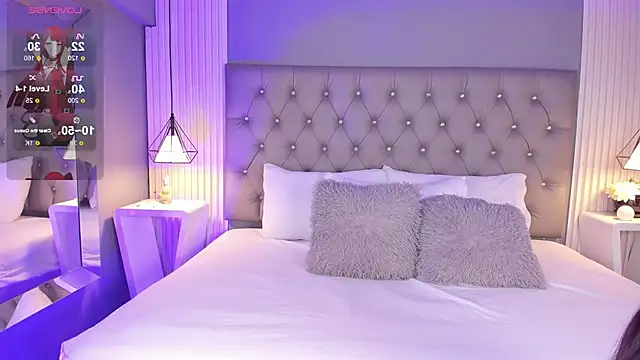 LunaBloomn online show from December 18, 2025, 5:06 pm