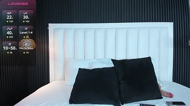 LunaBloomn online show from November 23, 2025, 12:48 pm