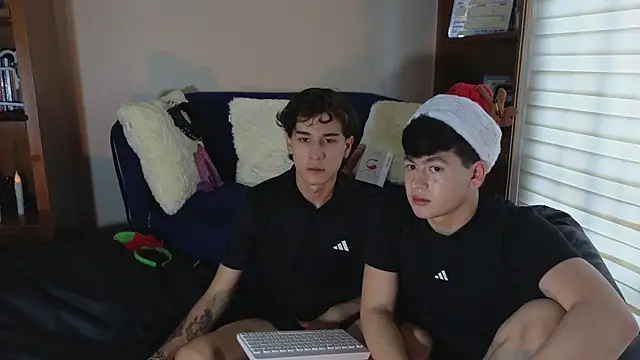 tightncuteass online show from December 15, 2025, 9:42 pm