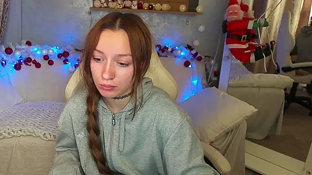 FoxyMayy online show from December 14, 2025, 11:32 pm