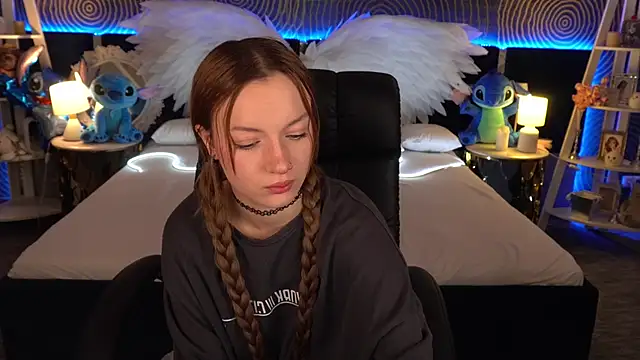 FoxyMayy online show from November 26, 2025, 1:55 pm