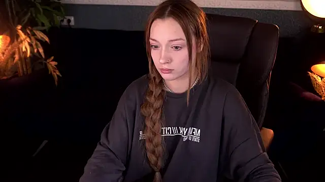 FoxyMayy online show from November 18, 2025, 3:15 pm