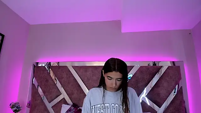 CarolinaaGomezz online show from December 14, 2025, 1:06 pm