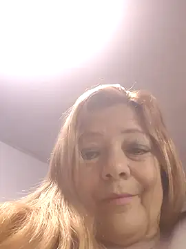Casandra Cruz online show from October 19, 2025, 2:47 am