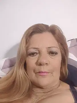 Casandra Cruz online show from October 15, 2025, 1:37 am