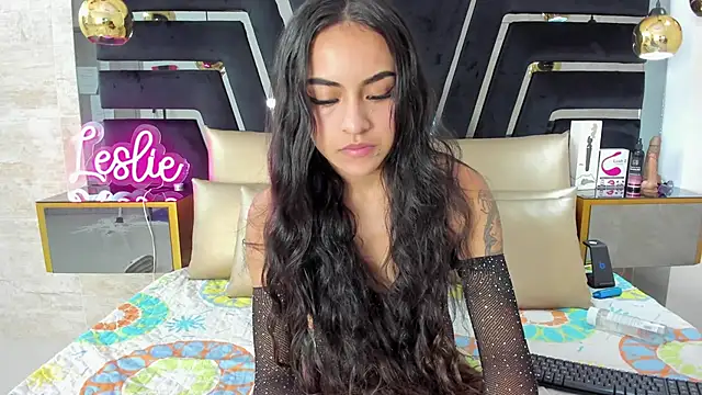 Leslie Bussh  online show from November 30, 2025, 12:28 pm